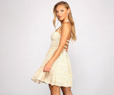 Robe fluide à fleurs tissées et dos nu